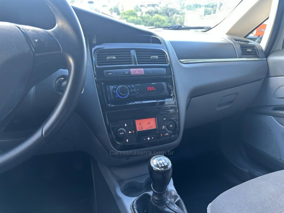 FIAT - LINEA - 2010/2010 - Prata - R$ 29.900,00