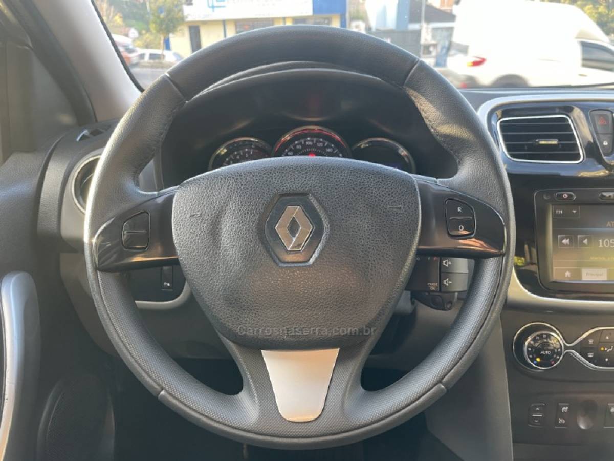 RENAULT - LOGAN - 2015/2015 - Prata - R$ 44.900,00