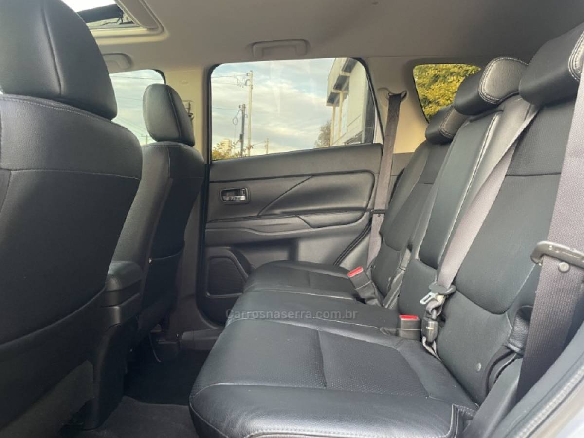 MITSUBISHI - OUTLANDER - 2016/2016 - Prata - R$ 88.800,00
