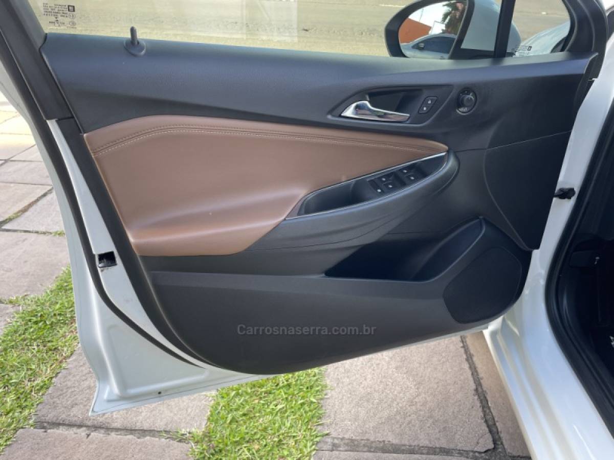 CHEVROLET - CRUZE - 2021/2021 - Branca - R$ 122.900,00