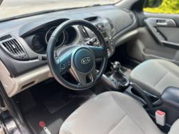 KIA MOTORS - CERATO - 2011/2011 - Preta - R$ 49.900,00