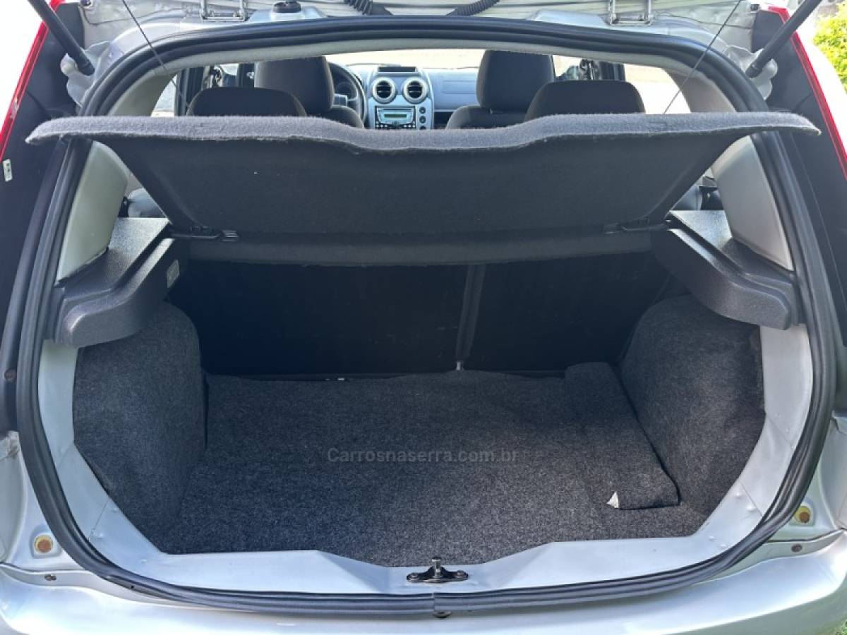 FORD - FIESTA - 2014/2014 - Prata - R$ 36.900,00