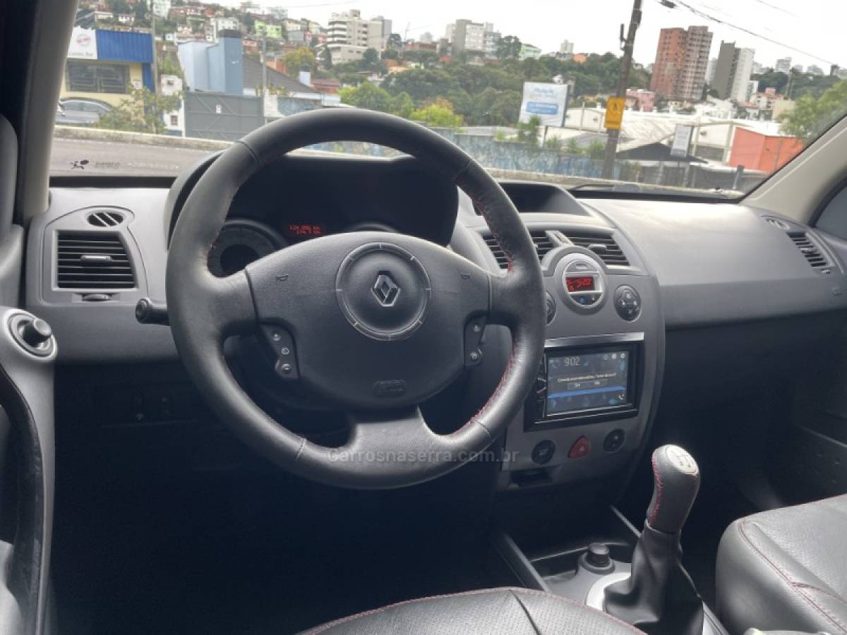 RENAULT - MÉGANE - 2013/2013 - Cinza - R$ 39.900,00