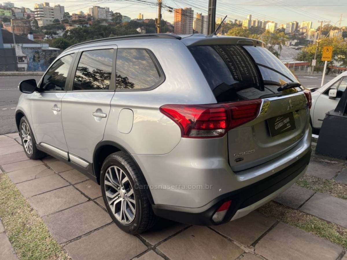 MITSUBISHI - OUTLANDER - 2016/2016 - Prata - R$ 88.800,00