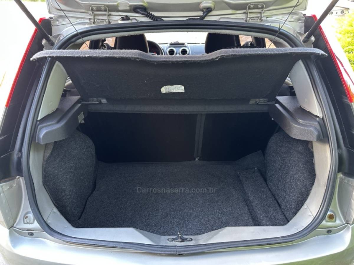 FORD - FIESTA - 2011/2011 - Prata - R$ 29.900,00