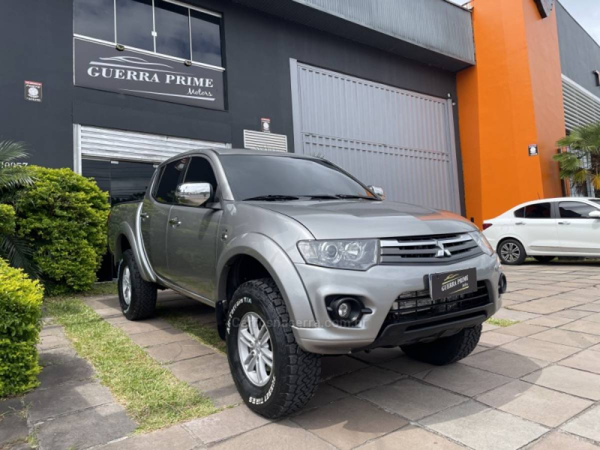 MITSUBISHI - L200 TRITON - 2015/2015 - Prata - R$ 134.900,00