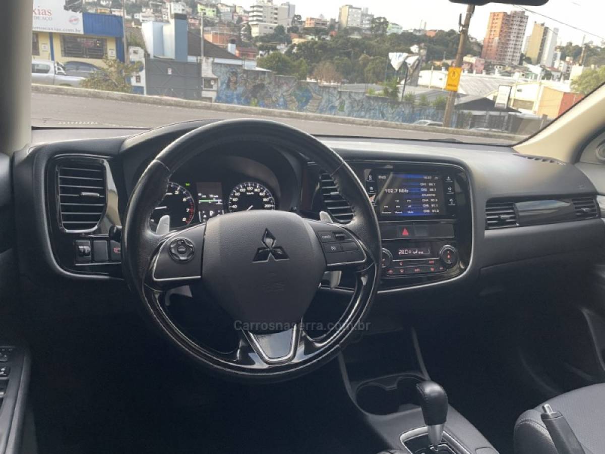 MITSUBISHI - OUTLANDER - 2016/2016 - Prata - R$ 88.800,00