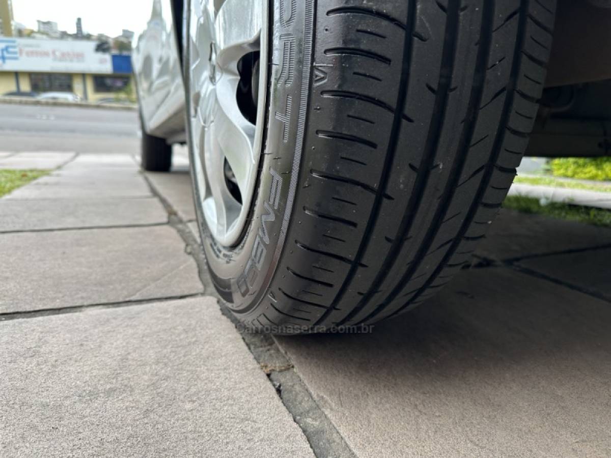 RENAULT - SANDERO - 2017/2017 - Branca - R$ 45.800,00