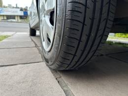 RENAULT - SANDERO - 2017/2017 - Branca - R$ 45.800,00