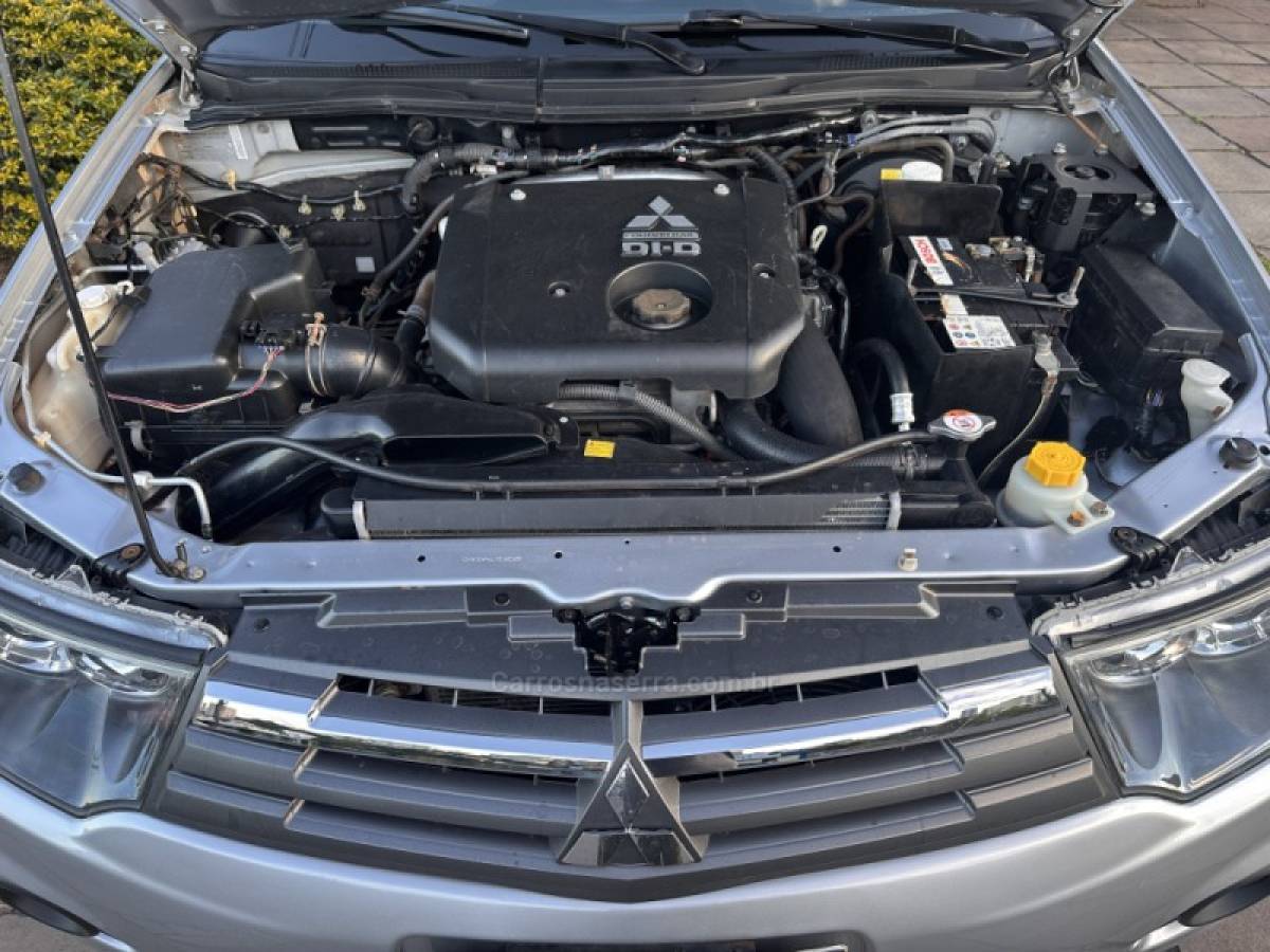 MITSUBISHI - L200 TRITON - 2015/2015 - Prata - R$ 125.900,00