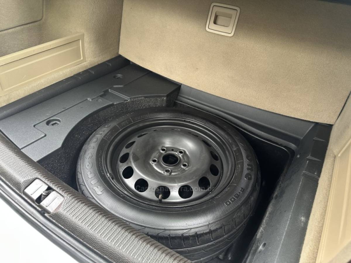 VOLKSWAGEN - PASSAT VARIANT - 2014/2014 - Branca - R$ 84.900,00