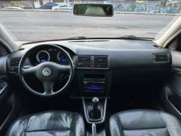 VOLKSWAGEN - GOLF - 2005/2005 - Vermelha - R$ 29.300,00