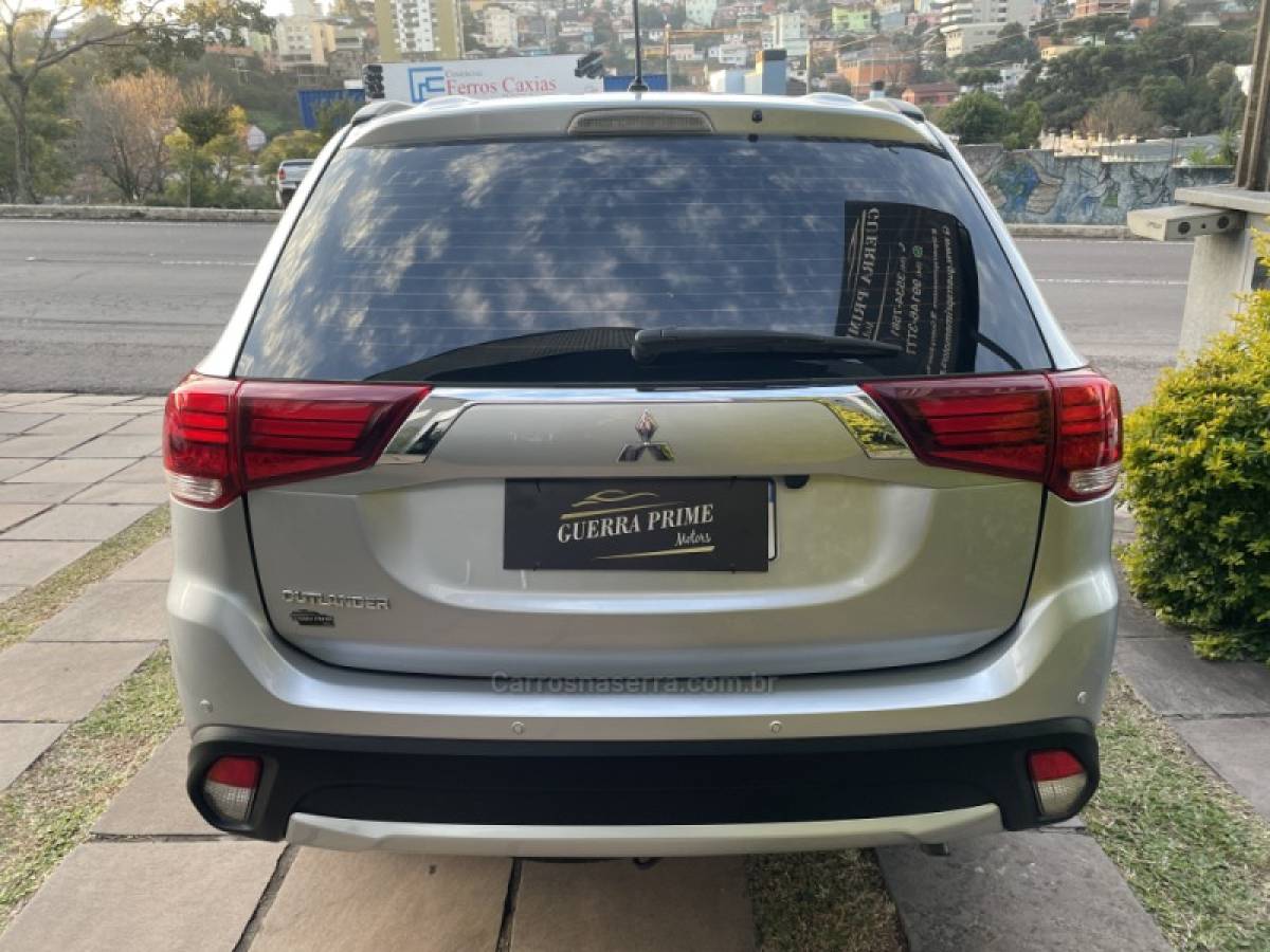 MITSUBISHI - OUTLANDER - 2016/2016 - Prata - R$ 88.800,00