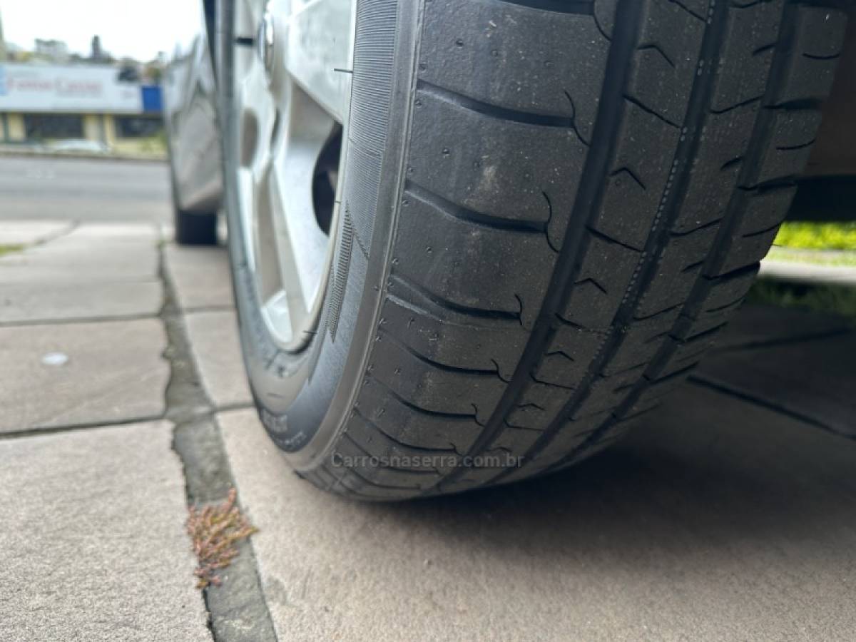 NISSAN - TIIDA - 2011/2011 - Prata - R$ 34.800,00