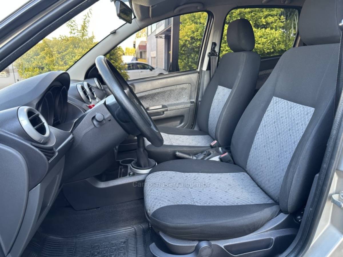 FORD - FIESTA - 2011/2011 - Prata - R$ 29.900,00