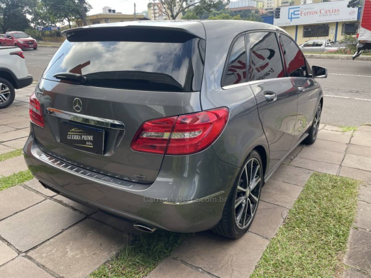 MERCEDES-BENZ - B 200 - 2014/2014 - Cinza - R$ 72.900,00