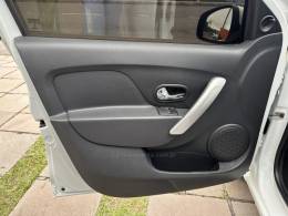 RENAULT - SANDERO - 2017/2017 - Branca - R$ 45.800,00