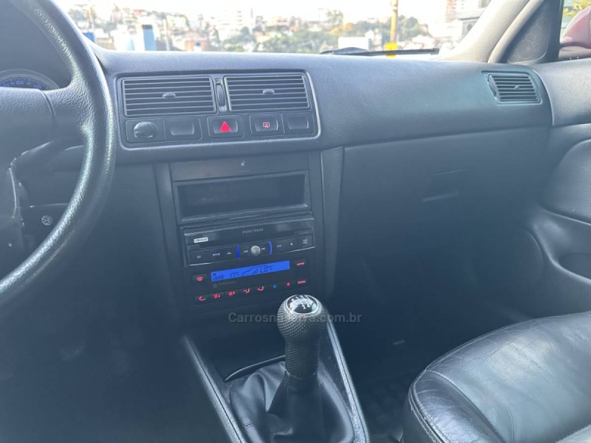VOLKSWAGEN - GOLF - 2005/2005 - Vermelha - R$ 29.300,00