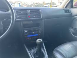 VOLKSWAGEN - GOLF - 2005/2005 - Vermelha - R$ 29.300,00