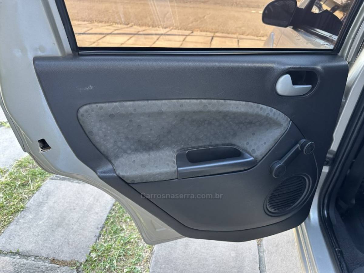 FORD - FIESTA - 2011/2011 - Prata - R$ 29.900,00