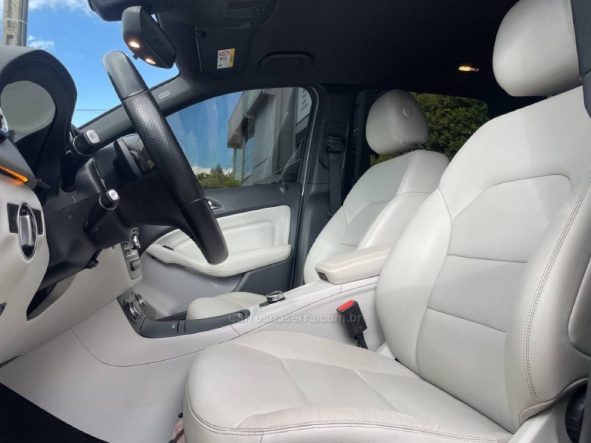 MERCEDES-BENZ - B 200 - 2014/2014 - Cinza - R$ 72.900,00