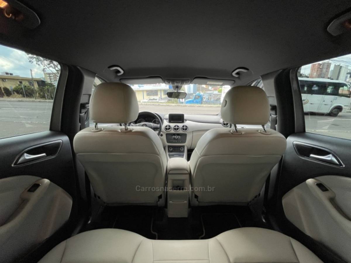 MERCEDES-BENZ - B 200 - 2014/2014 - Cinza - R$ 72.900,00