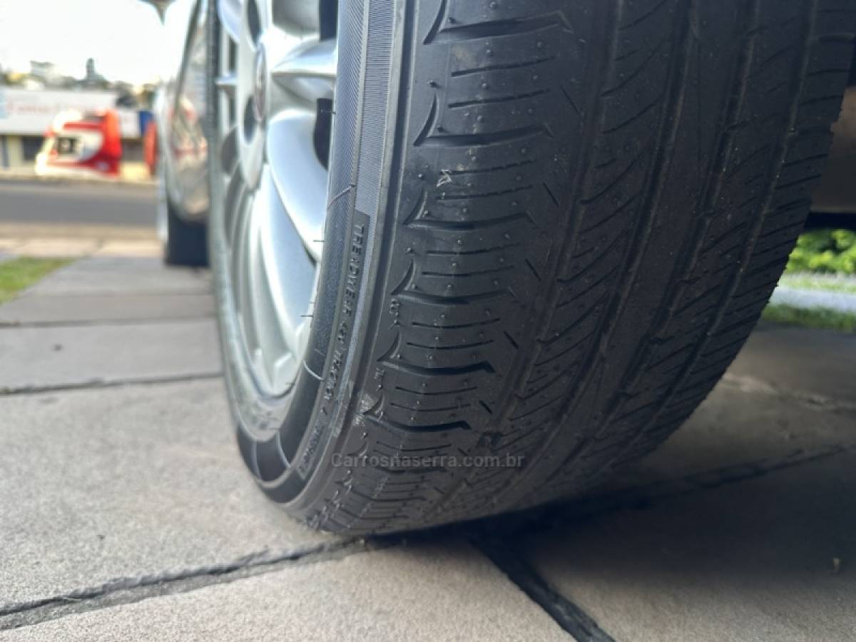 FIAT - LINEA - 2010/2010 - Prata - R$ 29.900,00