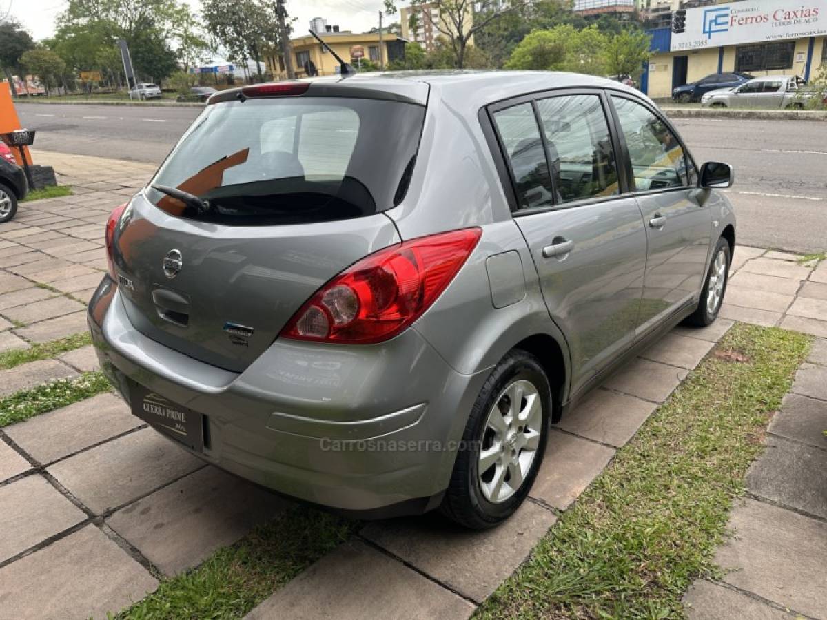 NISSAN - TIIDA - 2011/2011 - Prata - R$ 34.800,00