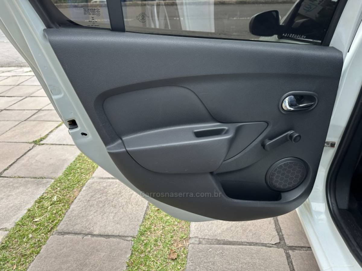 RENAULT - SANDERO - 2017/2017 - Branca - R$ 45.800,00