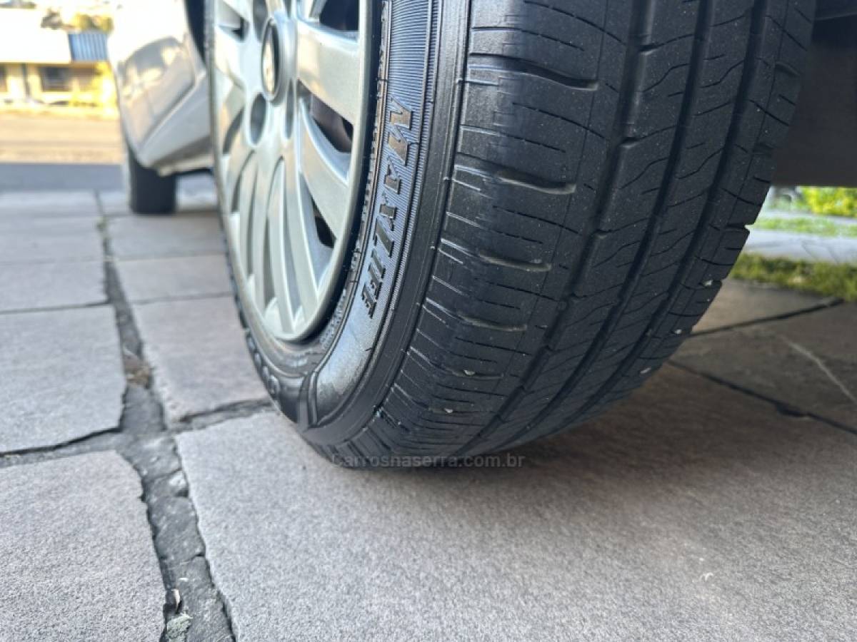 VOLKSWAGEN - GOL - 2011/2011 - Branca - R$ 29.900,00