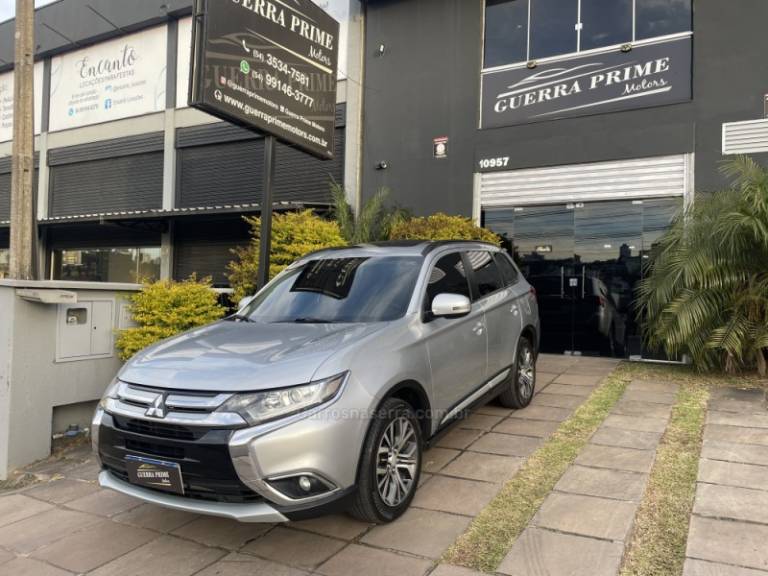 MITSUBISHI - OUTLANDER - 2016/2016 - Prata - R$ 88.800,00