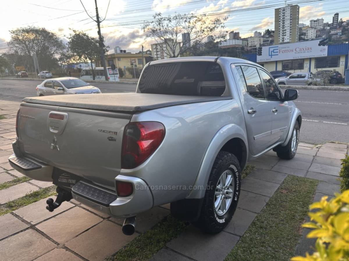 MITSUBISHI - L200 TRITON - 2015/2015 - Prata - R$ 120.900,00