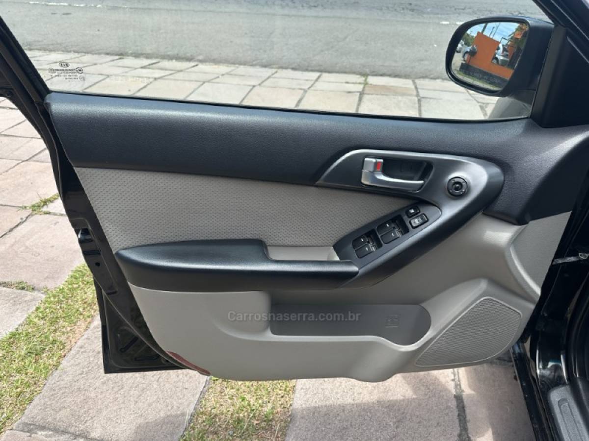 KIA MOTORS - CERATO - 2011/2011 - Preta - R$ 49.900,00