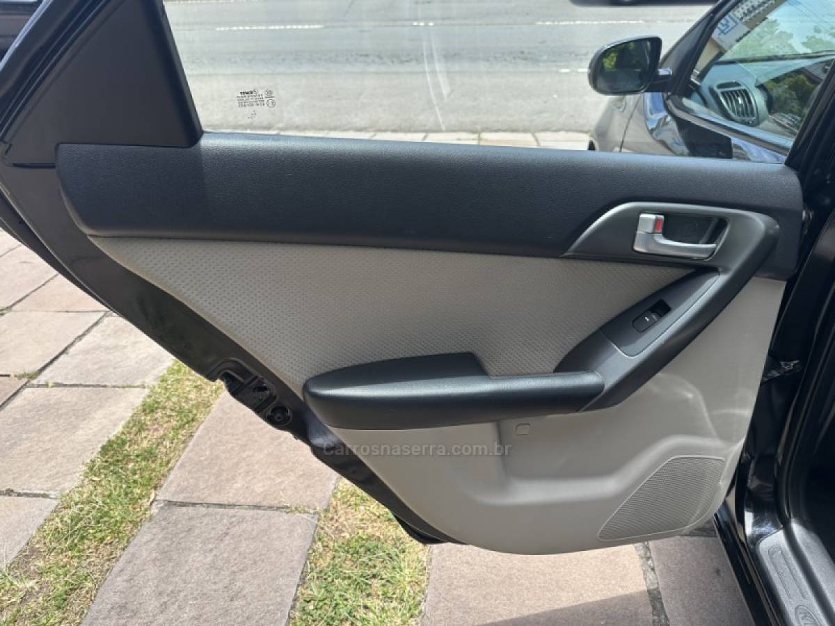 KIA MOTORS - CERATO - 2011/2011 - Preta - R$ 49.900,00