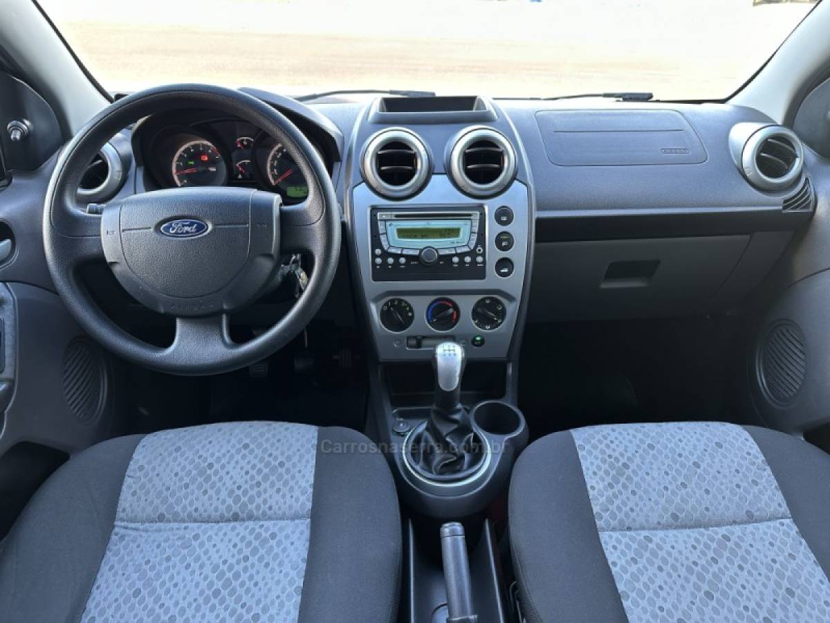 FORD - FIESTA - 2014/2014 - Prata - R$ 36.900,00