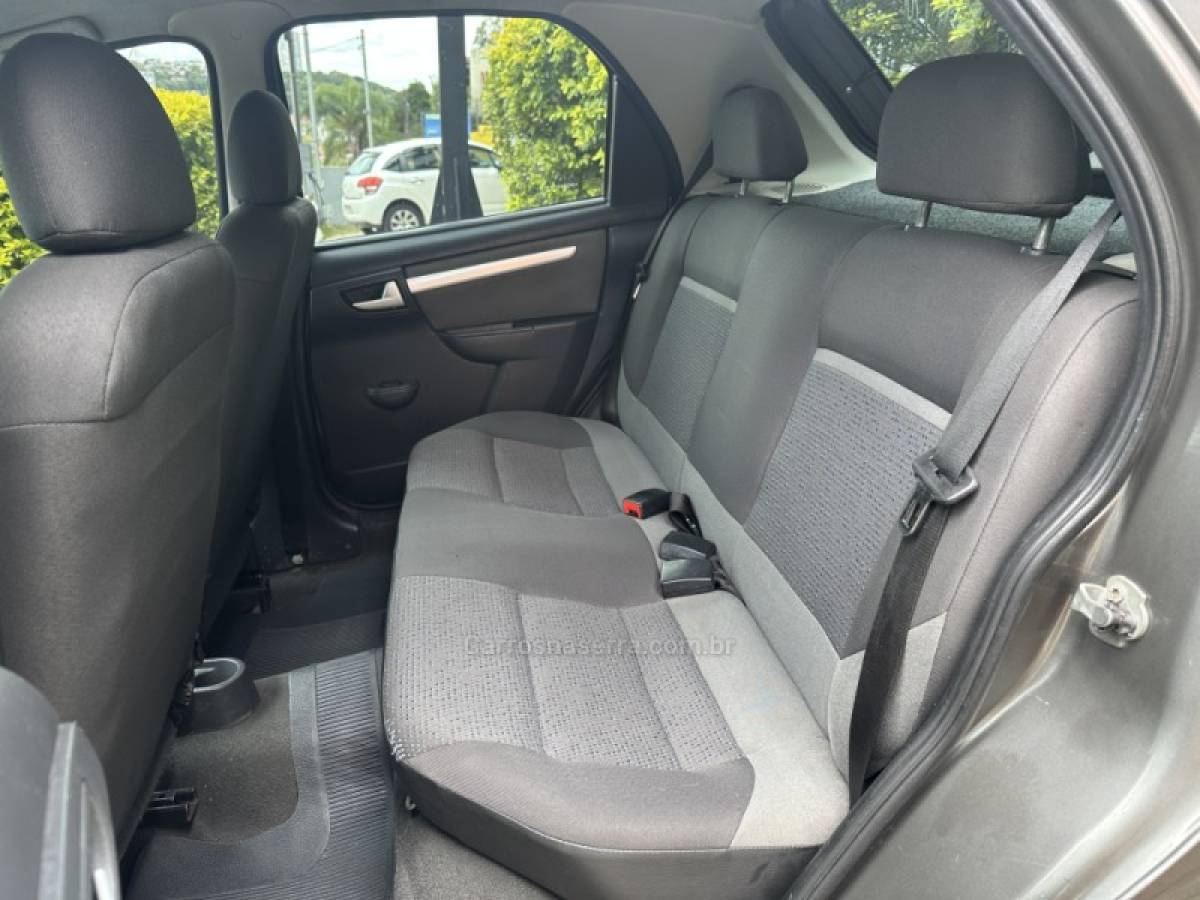 CHEVROLET - CELTA - 2015/2015 - Cinza - R$ 35.800,00