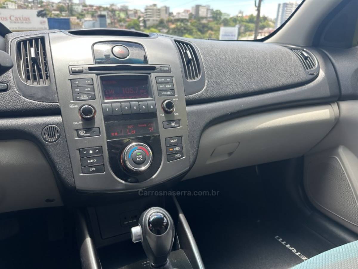 KIA MOTORS - CERATO - 2011/2011 - Preta - R$ 49.900,00