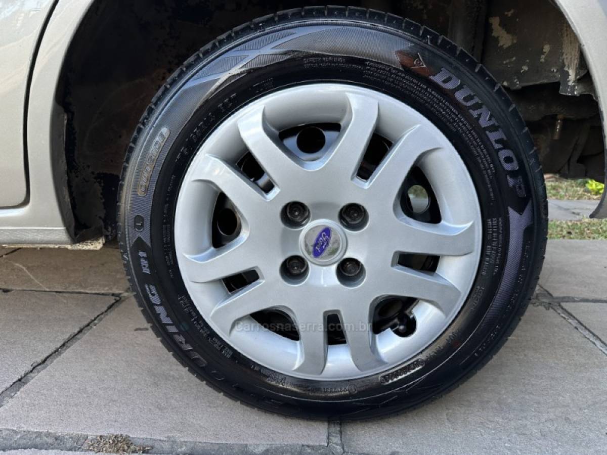 FORD - FIESTA - 2011/2011 - Prata - R$ 29.900,00