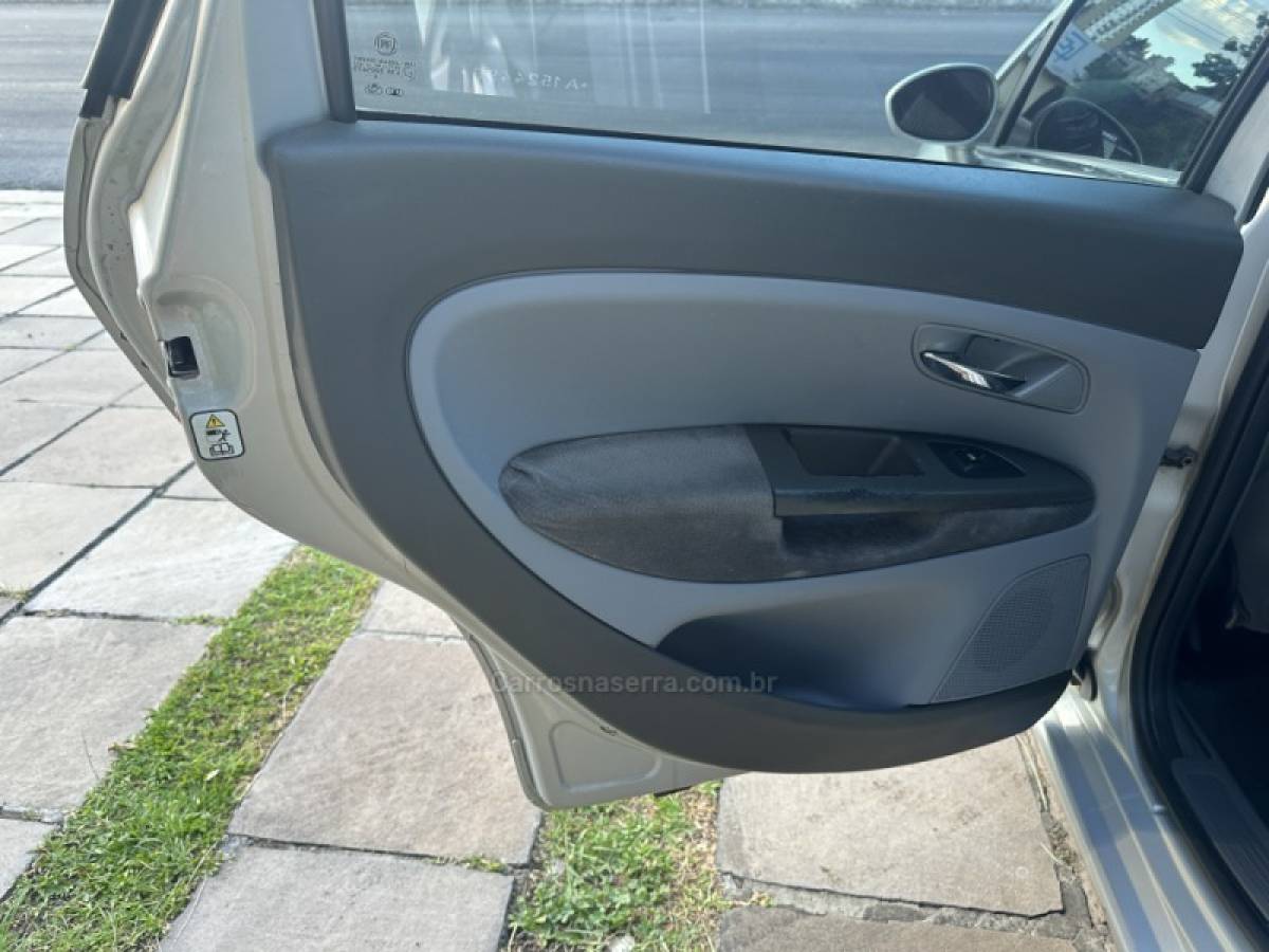 FIAT - LINEA - 2010/2010 - Prata - R$ 29.900,00