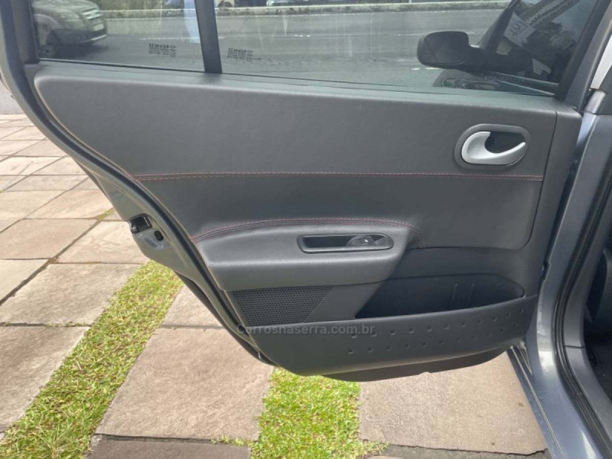 RENAULT - MÉGANE - 2013/2013 - Cinza - R$ 39.900,00
