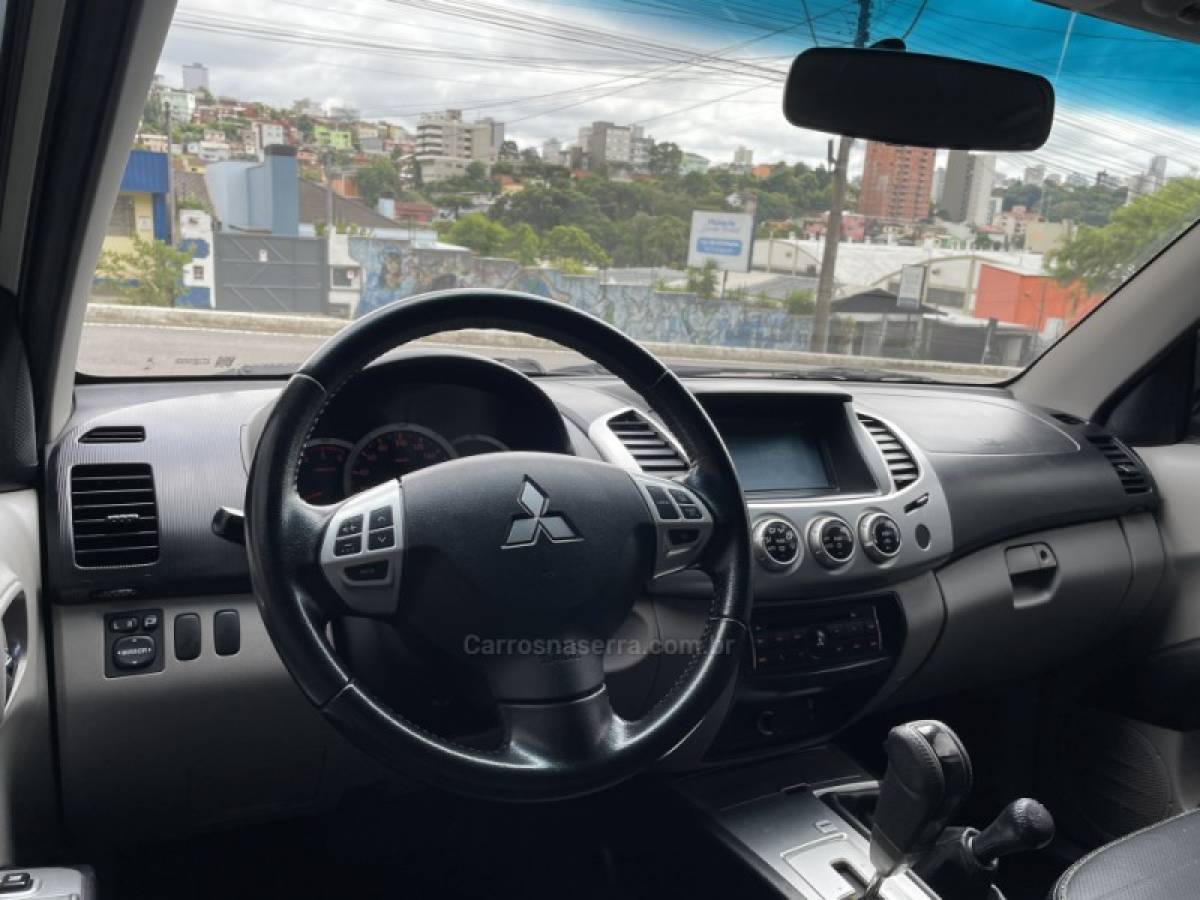 MITSUBISHI - L200 TRITON - 2015/2015 - Prata - R$ 134.900,00