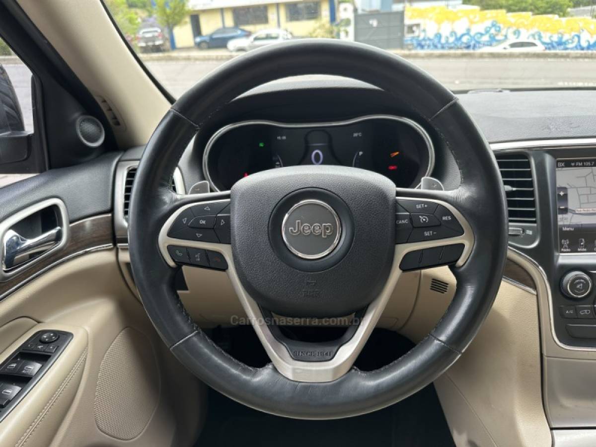 JEEP - GRAND CHEROKEE - 2015/2015 - Preta - R$ 95.900,00