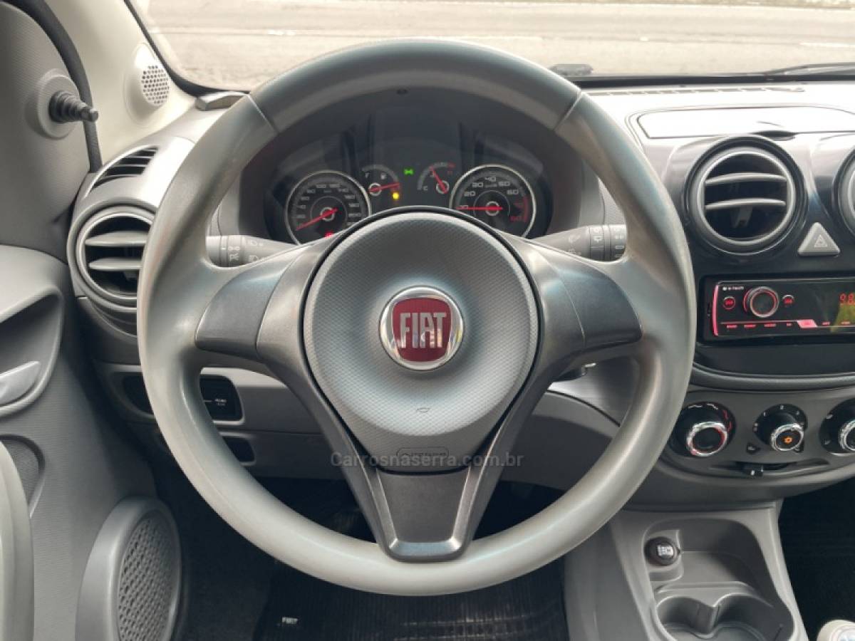 FIAT - PALIO - 2016/2016 - Vermelha - R$ 42.900,00