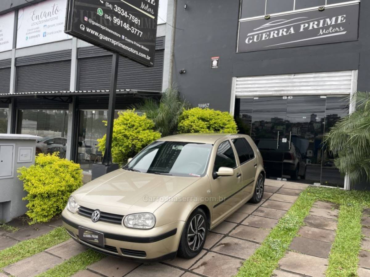 VOLKSWAGEN - GOLF - 2001/2001 - Dourada - R$ 25.900,00