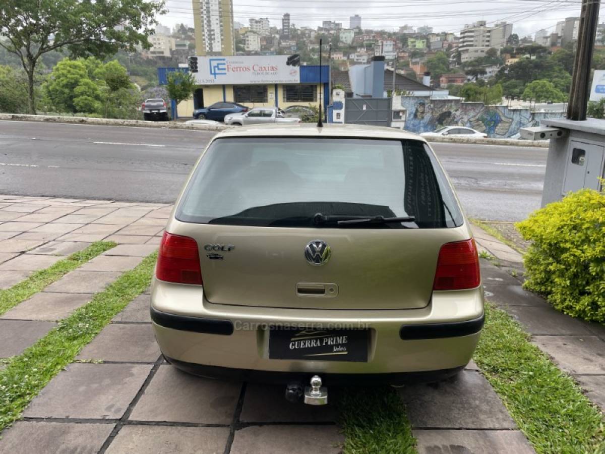 VOLKSWAGEN - GOLF - 2001/2001 - Dourada - R$ 25.900,00